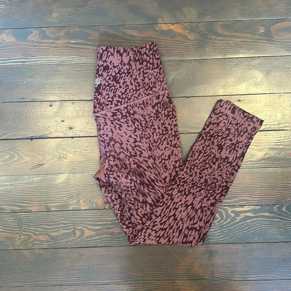 Athleta! Super cute animal print leggings!(XS)(LIKE NEW)leggings w side pockets